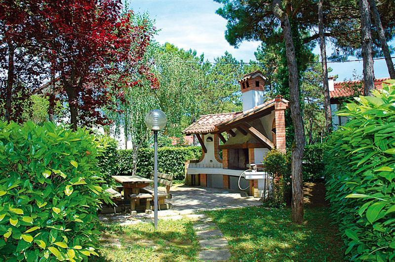 Villa Adria Lignano Sabbiadoro Exterior photo